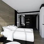 Casa Elliot 4*